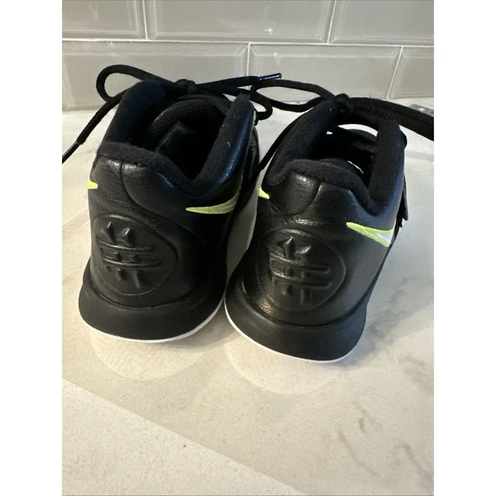 Nike Kyrie Flytrap 3 Basketball Shoes Youth Sz 2.5YBlack White Athletic Trainers
